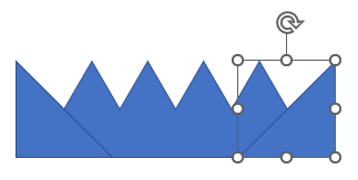 ［二等辺三角形］を4個並べた図形の両端に［直角三角形］を配置