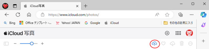 iCloud写真の左上部にある［アップロード］
